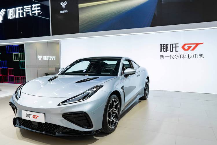 佛山166哪吒汽车在智能汽车领域的表现，领途汽车在新能源汽车市场中的影响力